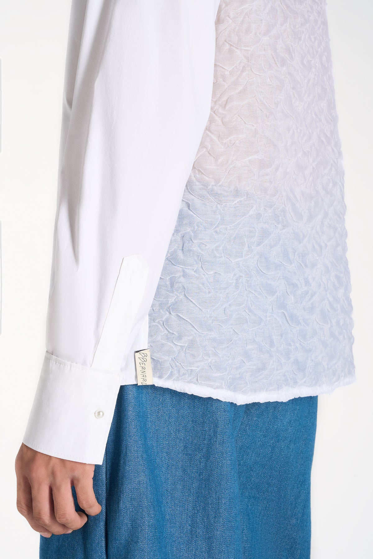 CAMICIA IN COTONE BIANCO CON RETRO IN ORANANZA TRIDIMENSIONALE
